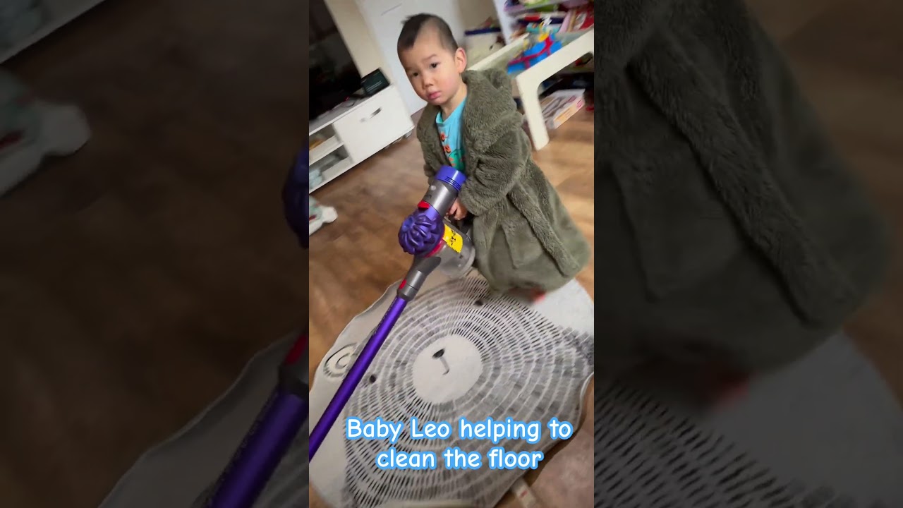 Baby Leo’s World - testing Dyson v7 cordless vacuum cleaner