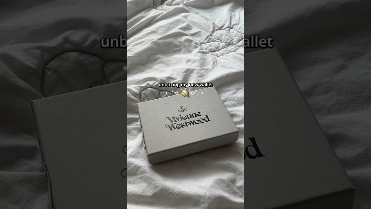 Unboxing my new Vivienne Westwood wallet 🪐 #viviennewestwood #designer #wallet